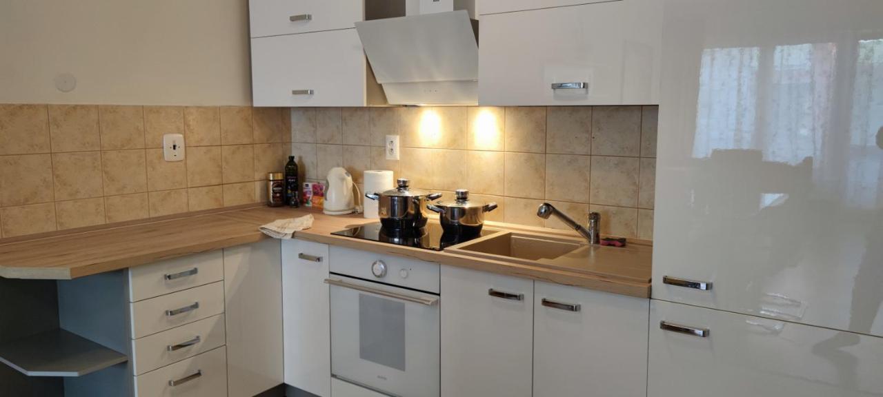 2 Izbovy Byt 60M2 V Centre Na Bakossovej, 24H Self Checkin Lägenhet Banská Bystrica Exteriör bild